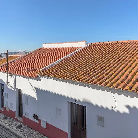 Flh Portuguese House بيت للعطل *